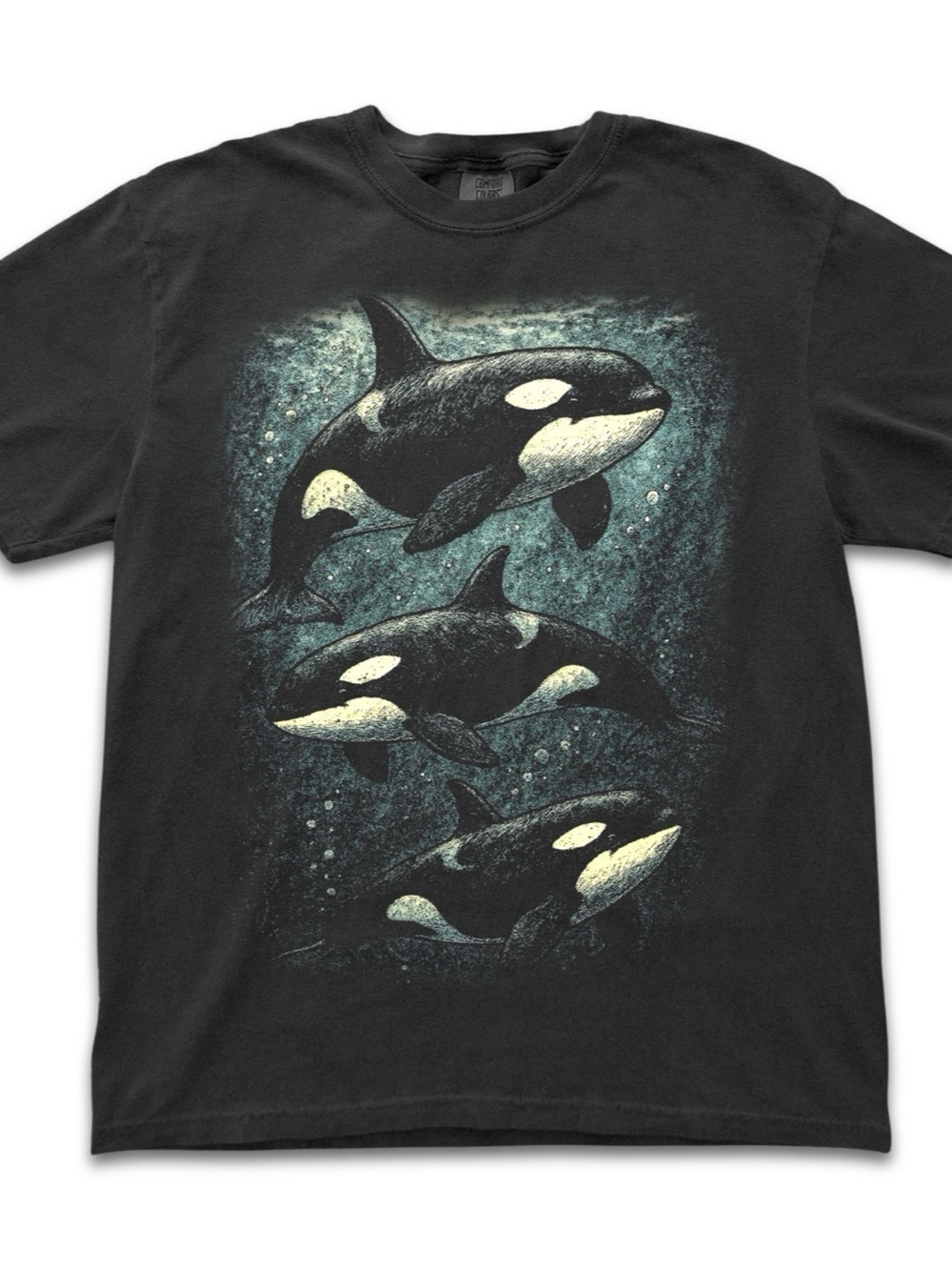 Killer Whales Ocean Wildlife Comfort Colors Tee Retro Animal illustration